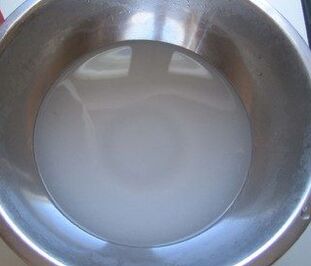 Soda divorced in a pot of water